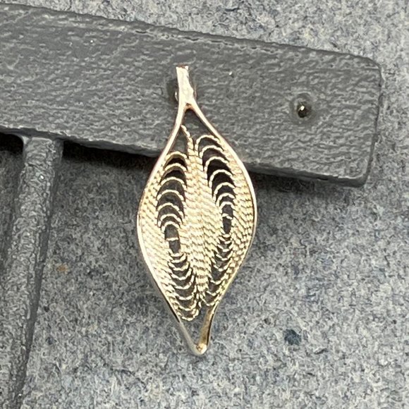 Pierced Earrings Silver Leaf Filigree Textured Wire Curved Retro BoHo Autumn - Picture 4 of 7